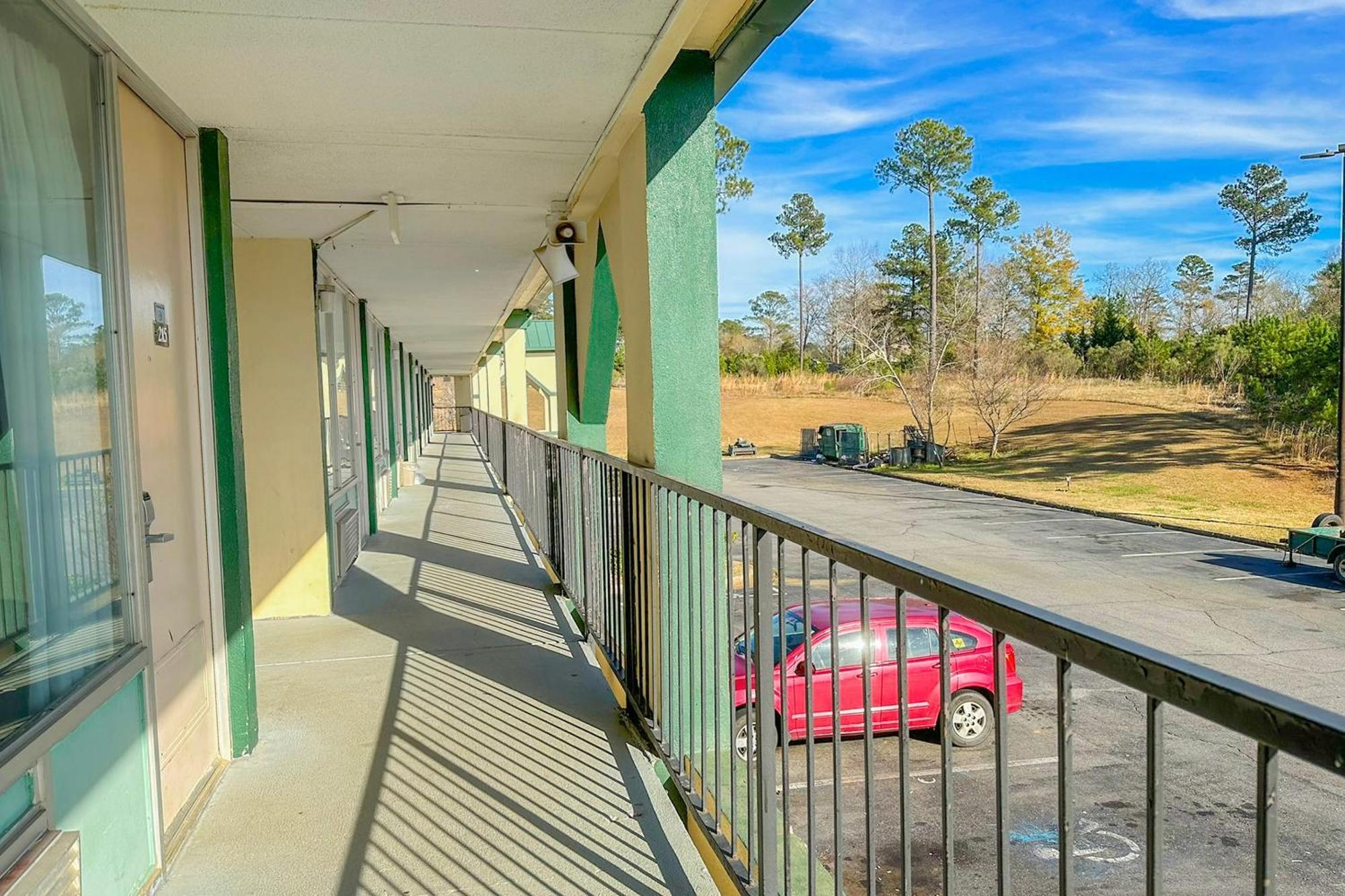 Super Inn & Suites By Oyo Milledgeville Buitenkant foto