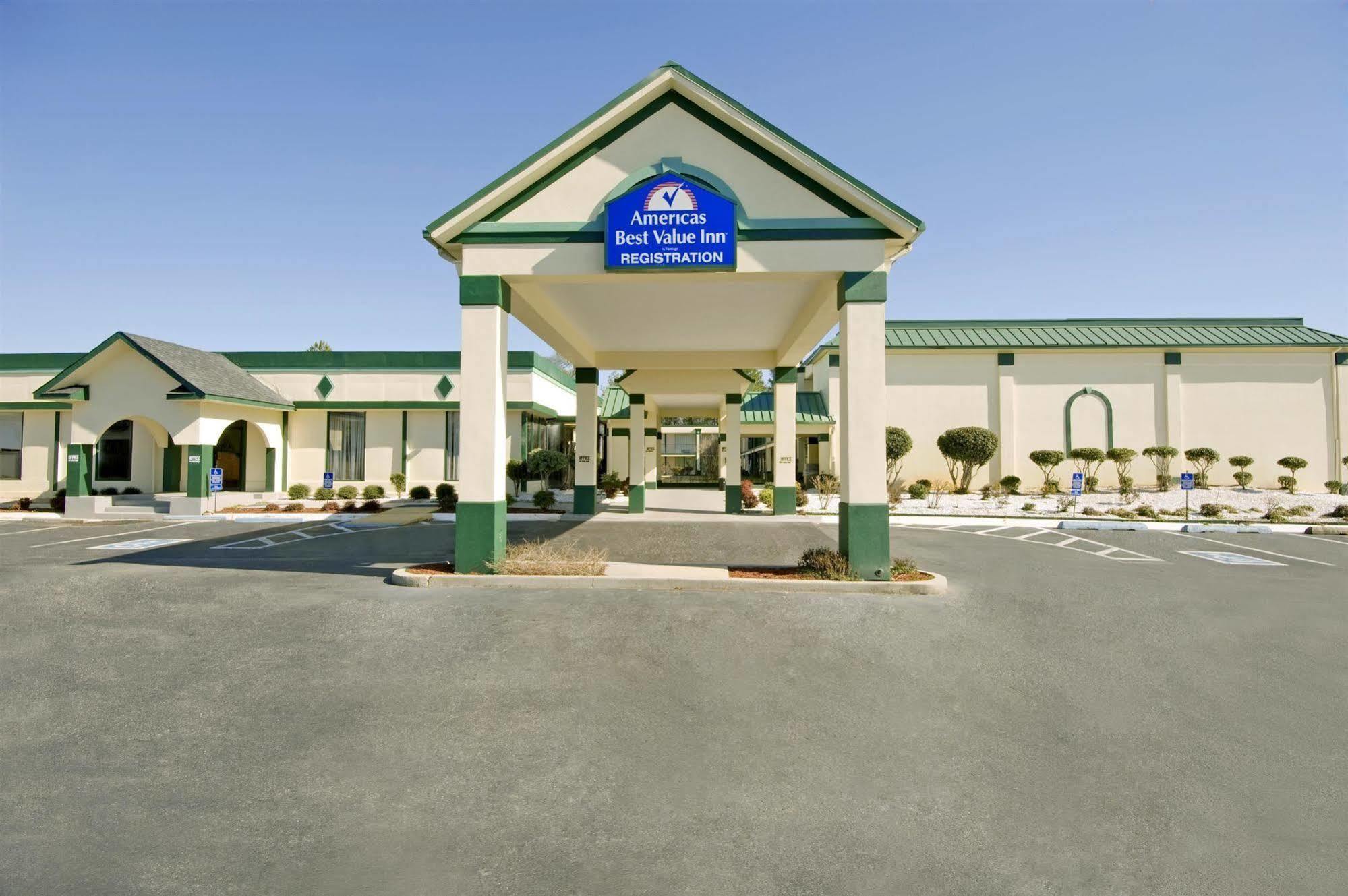 Super Inn & Suites By Oyo Milledgeville Buitenkant foto